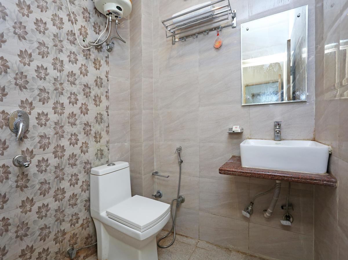 Oyo 9233 Hotel Cottage Lord Krishna Νέο Δελχί Εξωτερικό φωτογραφία